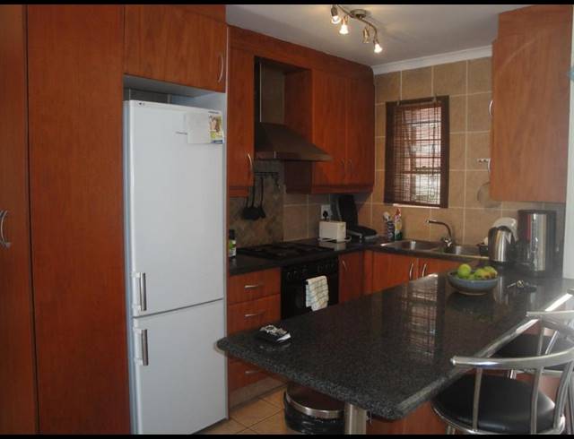 2 BEDROOM TOWNHOUSE FOR SALE IN BEDFORD GARDENS